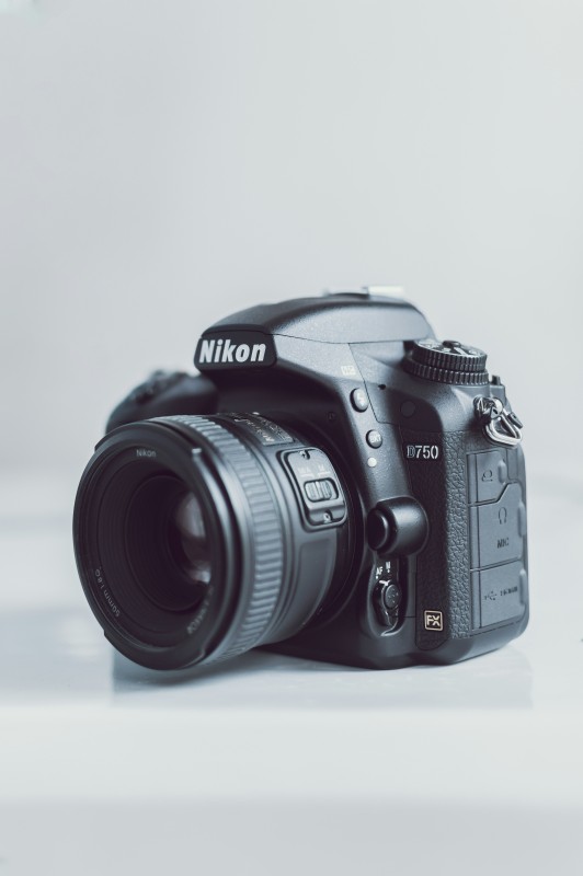 Black nikon slr camera